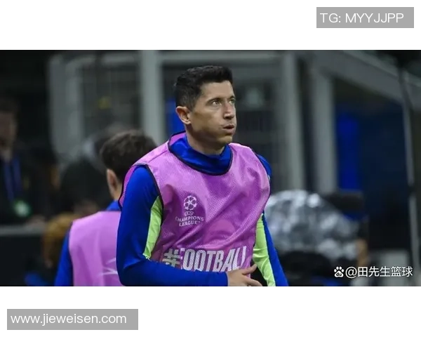 莱万领衔新赛季豪华阵容球迷期待他的精彩表现与进球盛宴 莱万领衔新赛季豪华阵容球迷期待他的精彩表现与进球盛宴